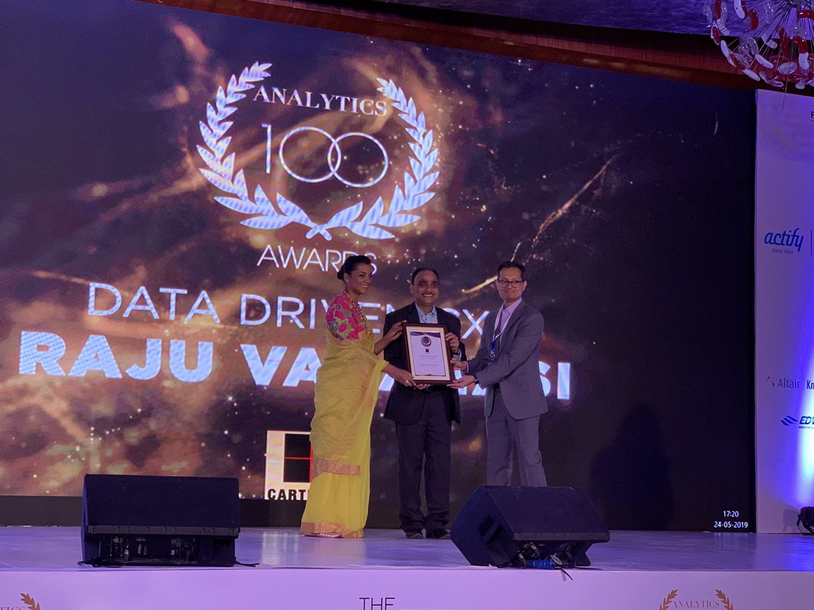 Dr. Raju Varanasi with the Analytics 100 award, 2019