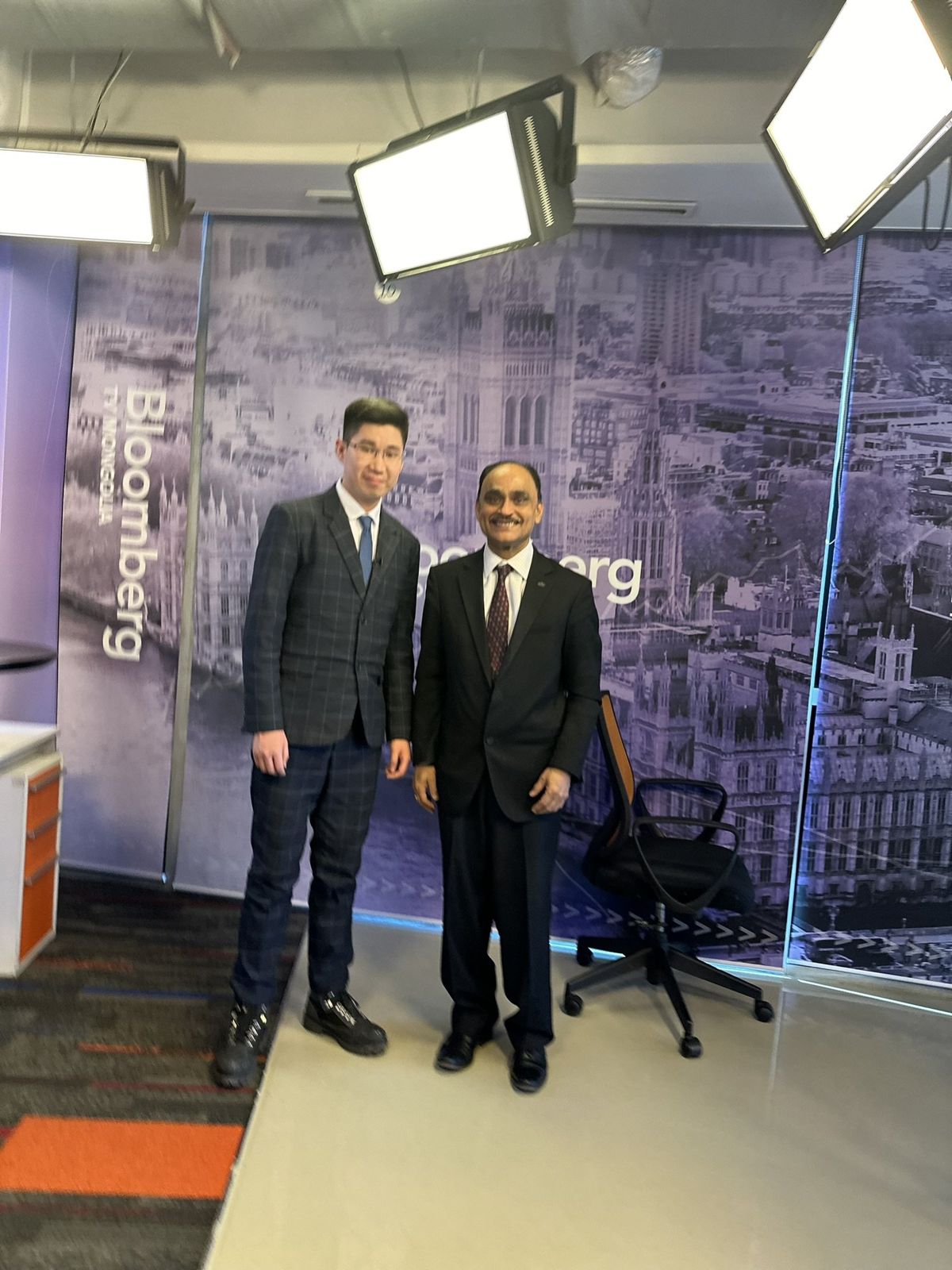 Dr. Raju Varanasi in a Bloomberg studio interview